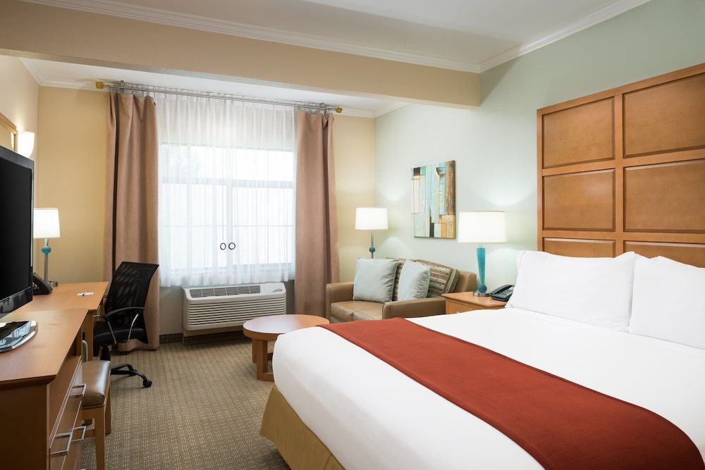 Holiday Inn Express & Suites SANTA CLARA - SILICON VALLEY by IHG 2