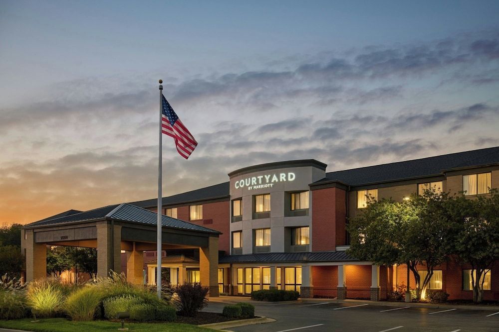 Courtyard by Marriott Kansas City Shawnee 1
