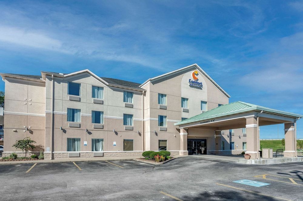 Comfort Inn & Suites Dayton Northwest - Englewood 1