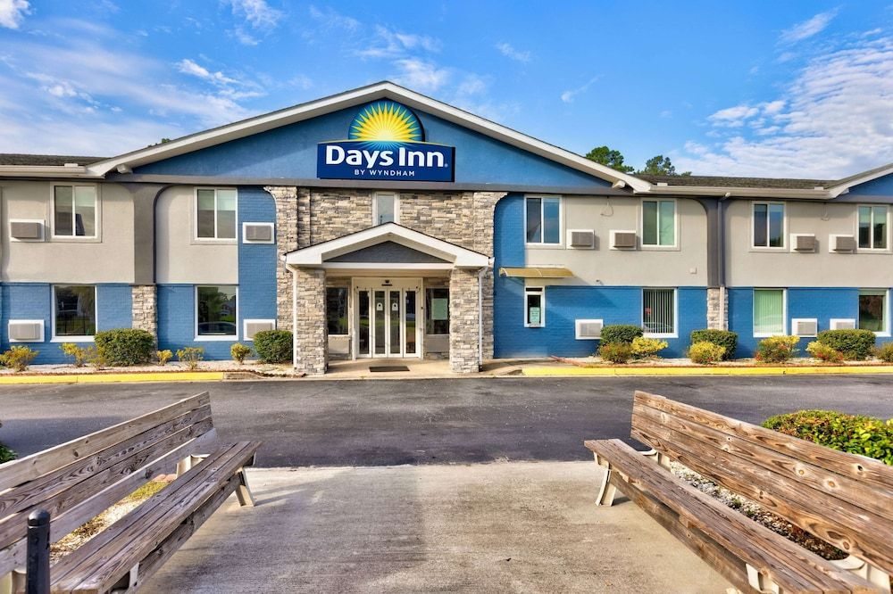 Days Inn by Wyndham Savannah Gateway I-95 1