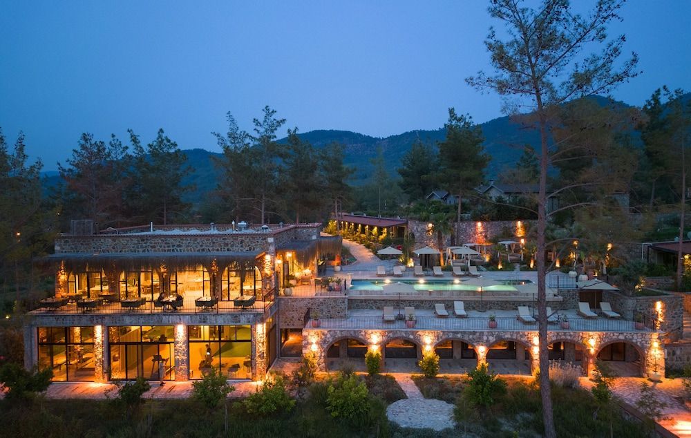Izz Getaway – Adults Only 1