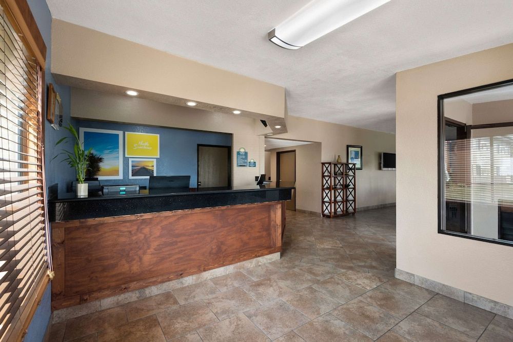 Days Inn by Wyndham Newton 2