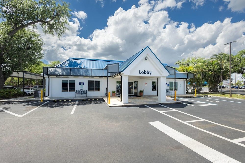 Days Inn by Wyndham Port Charlotte Town Center 1