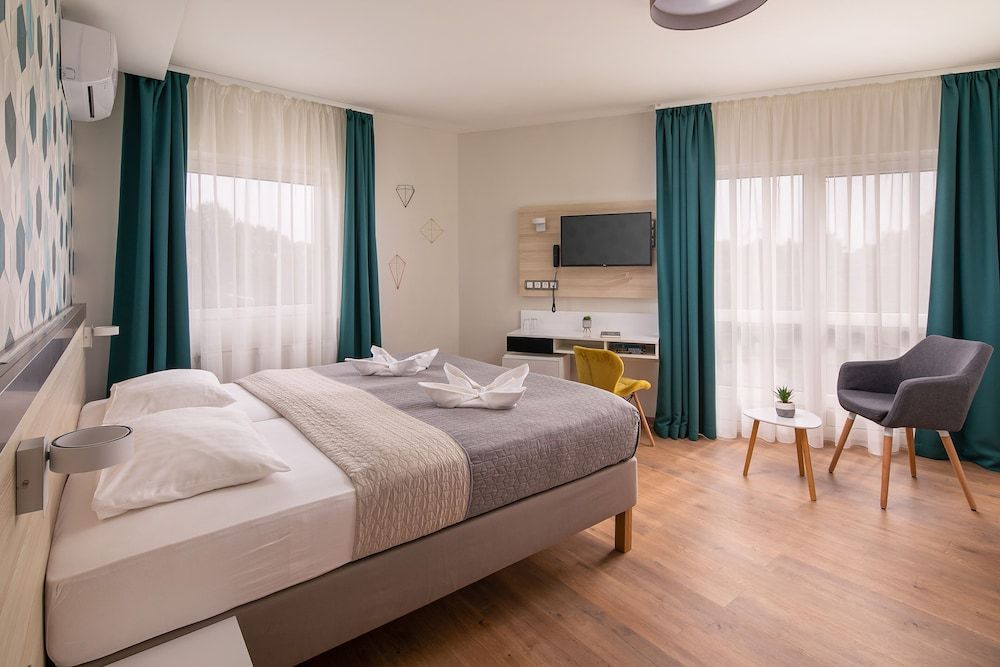 Kristály Hotel 1