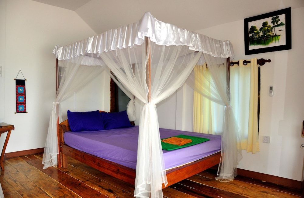 White Beach Bungalows 2
