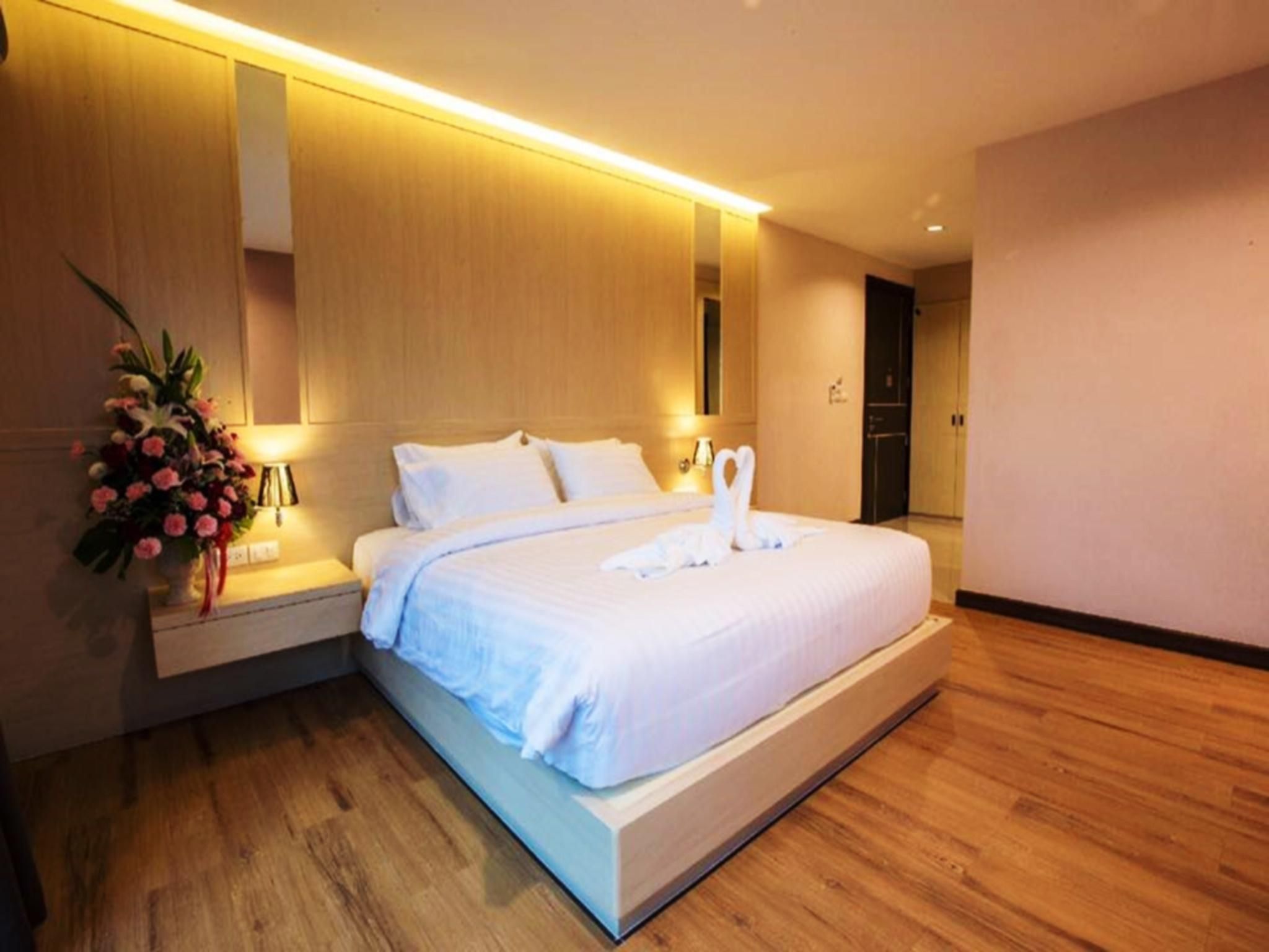 L Hotel 1