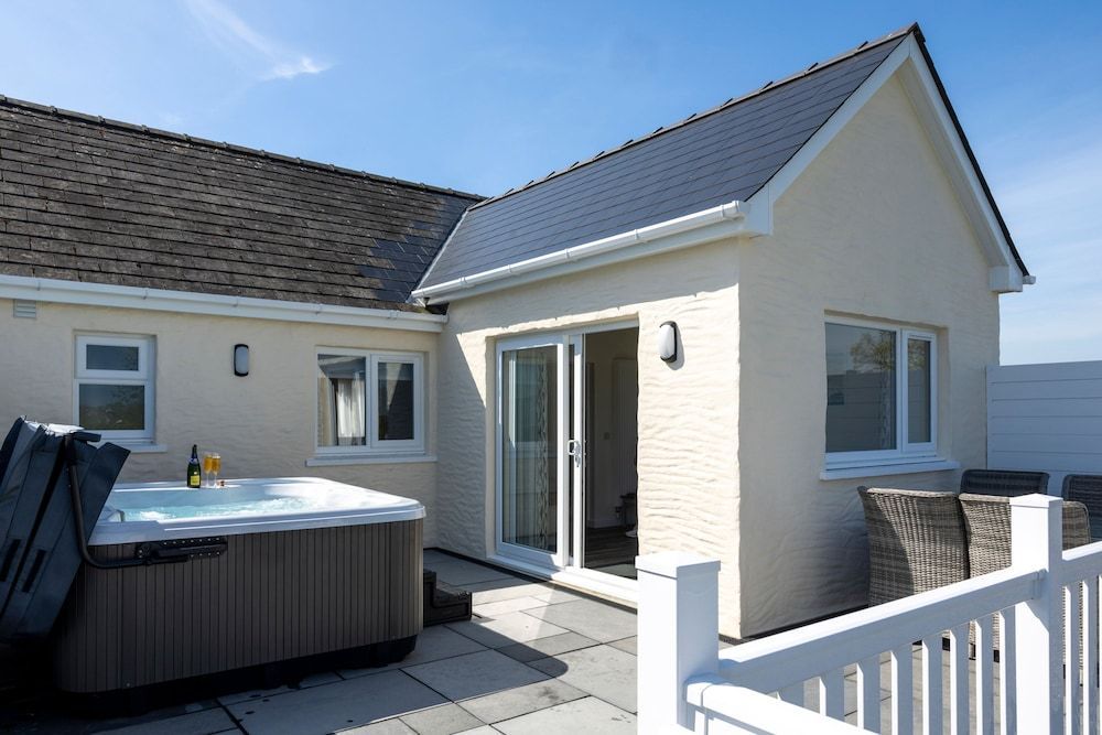 Fern Cottage - Dog Friendly Cottage with Hot Tub 1