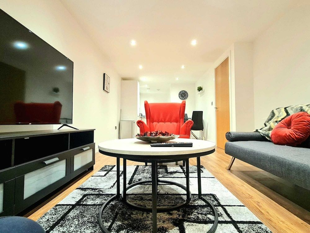 1-Bedroom Aprt in Salford- FreeParking- Sleeps3 1
