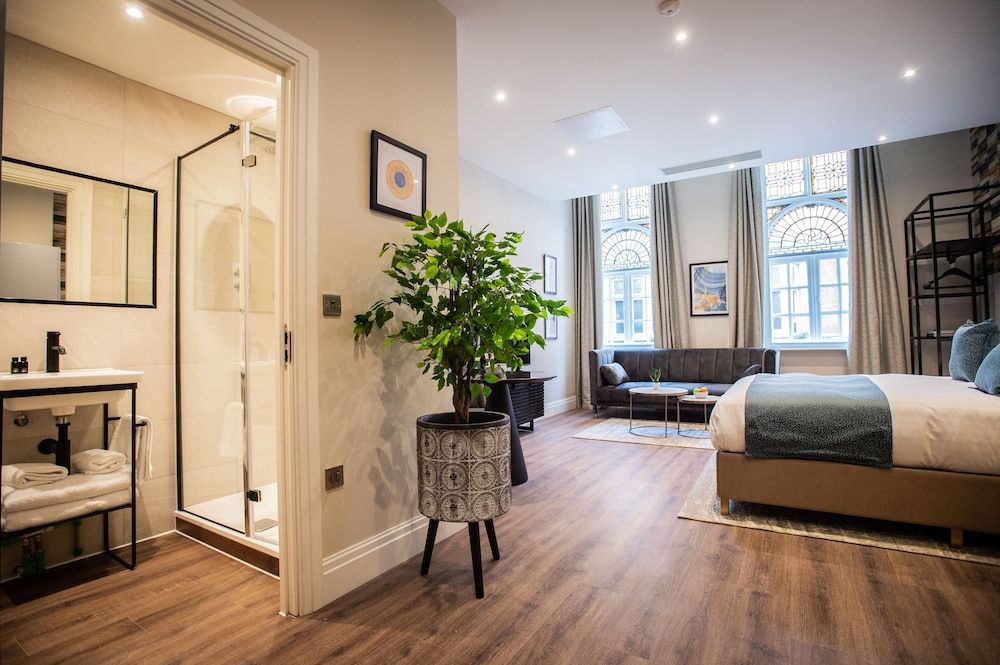 The Gresham Aparthotel 1