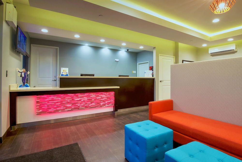 Days Inn & Suites by Wyndham Port Arthur 2