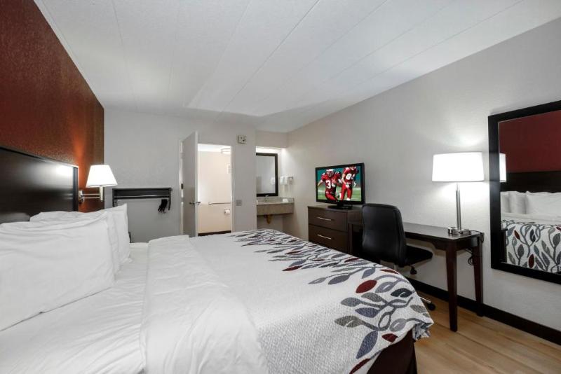 Red Roof Inn Bakersfield 2