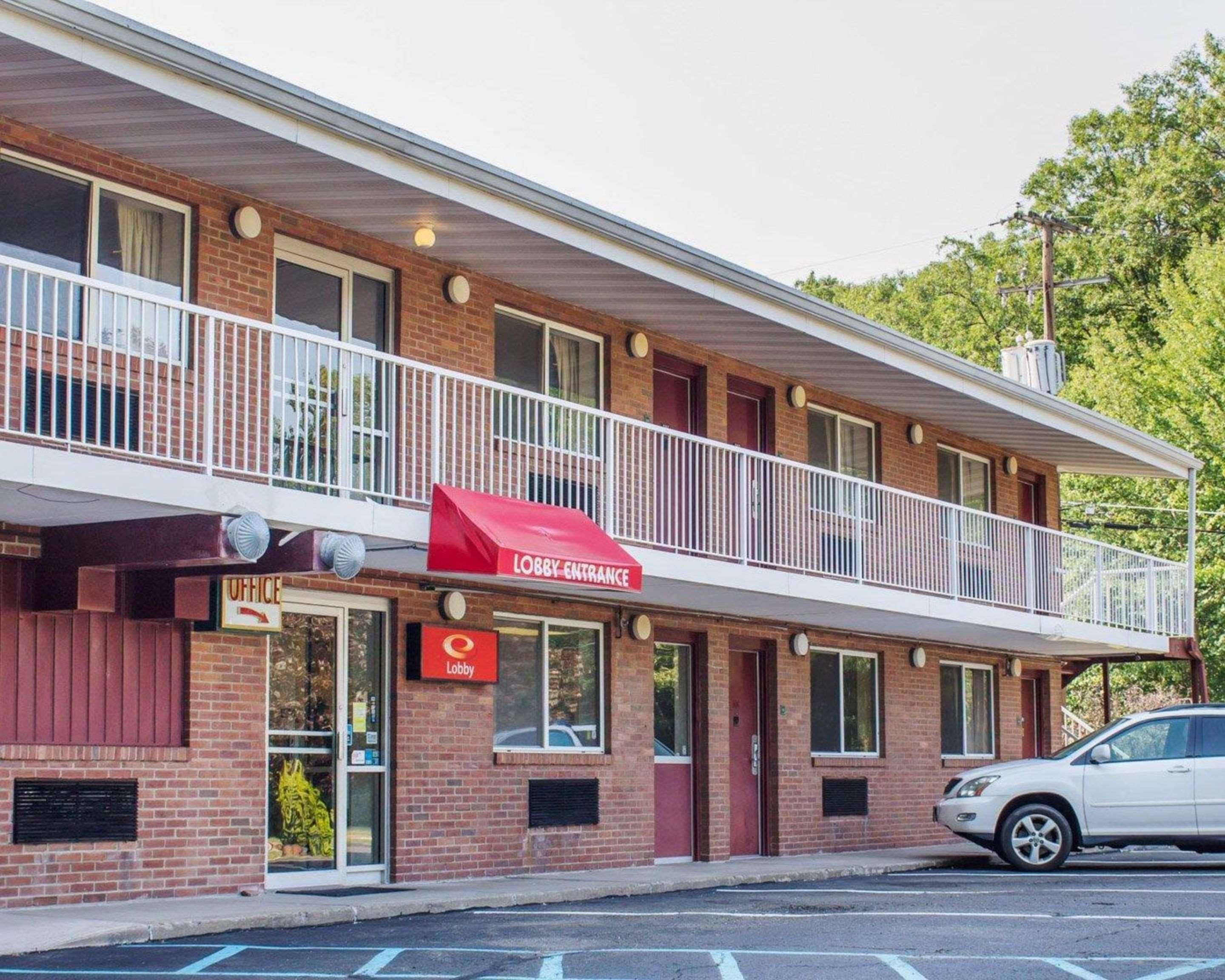 Econo Lodge Drums 1
