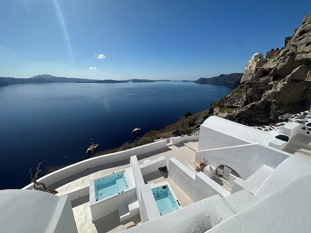 You and Me Suites Oia 1