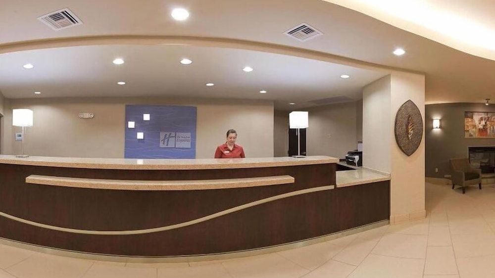 Holiday Inn Express & Suites ZANESVILLE NORTH by IHG 1