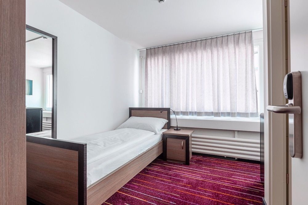 GLANDON Rooms Limelight - Self-Check-In 2