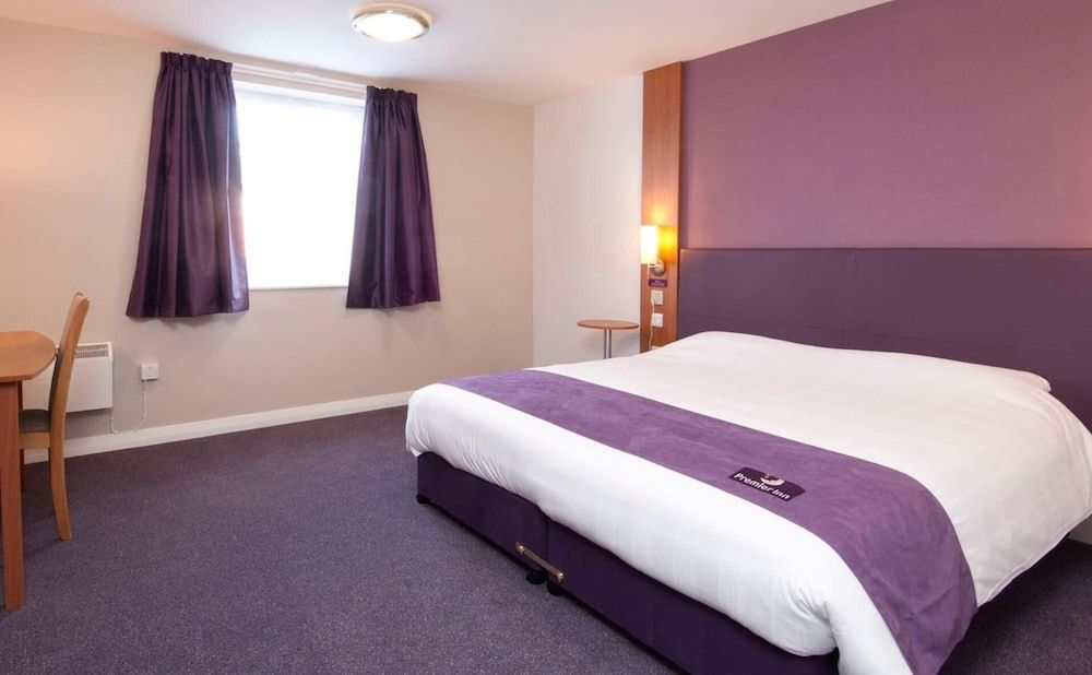 Premier Inn Luton South - M1 J9 2
