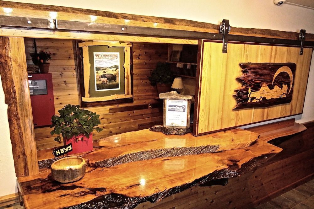 Yellowstone Village Inn and Suites 2