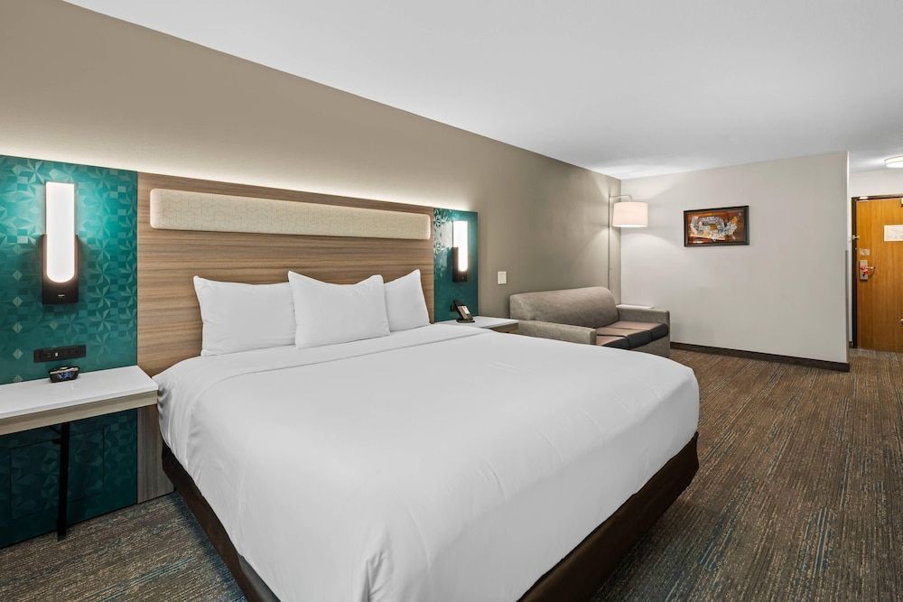 Econo Lodge Inn & Suites Santa Fe South 1