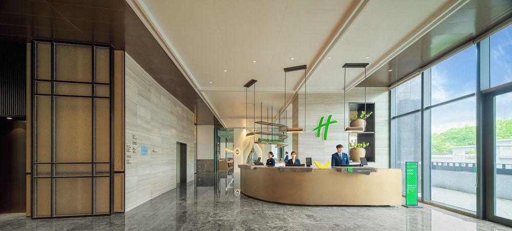 Holiday Inn Zhuhai City Center by IHG 2