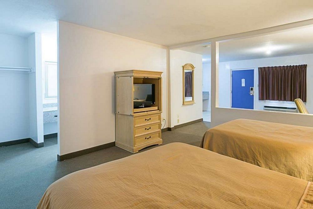 Rodeway Inn & Suites Enterprise 1