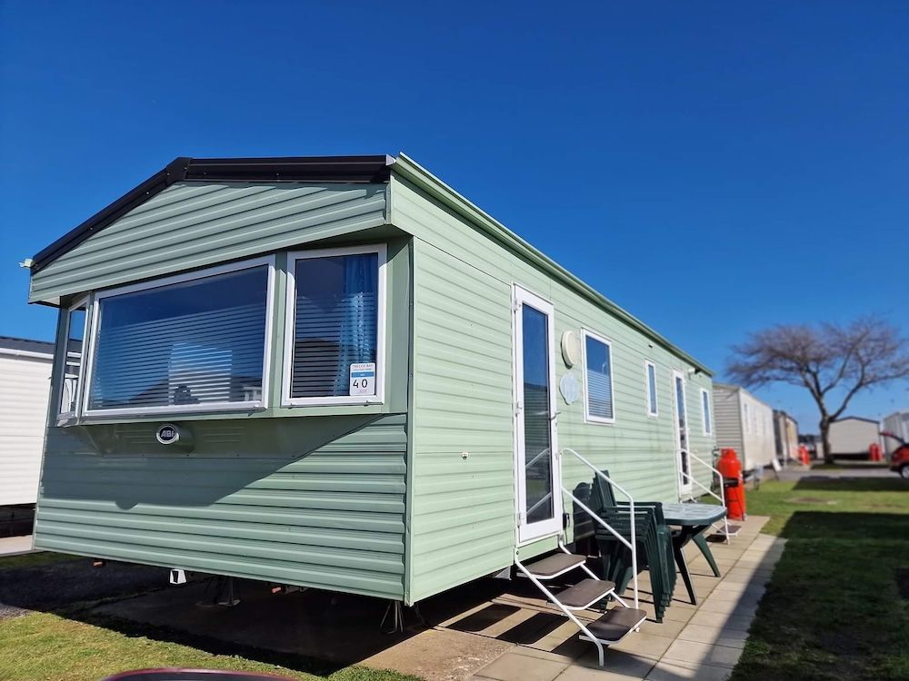 Inviting 3-bed Caravan in Porthcawl 1