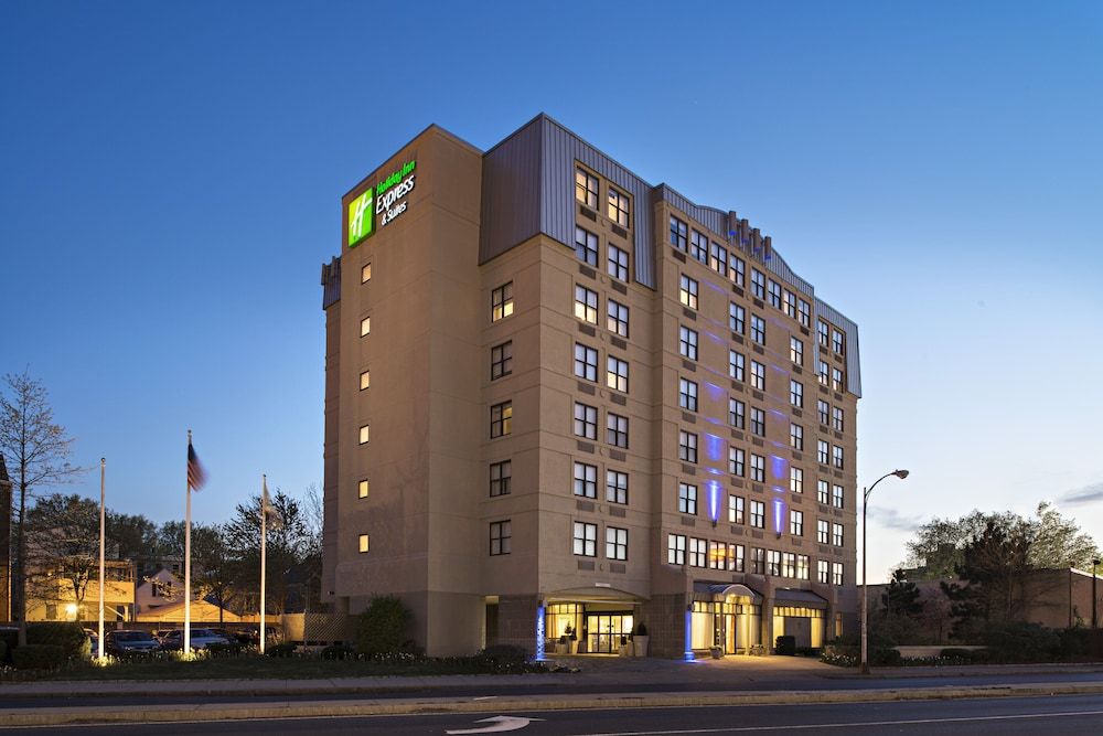 Holiday Inn Express & Suites BOSTON - CAMBRIDGE by IHG 1