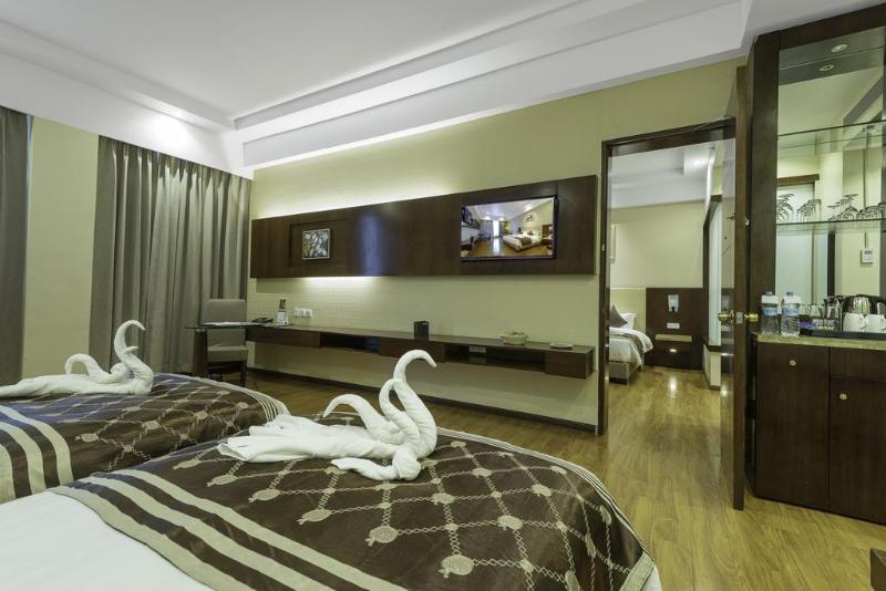 Golden Tulip Kukas Jaipur 2