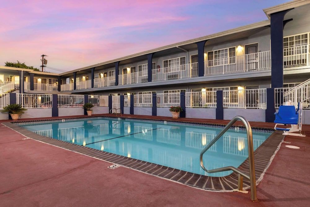 Best Western Orange Plaza 1