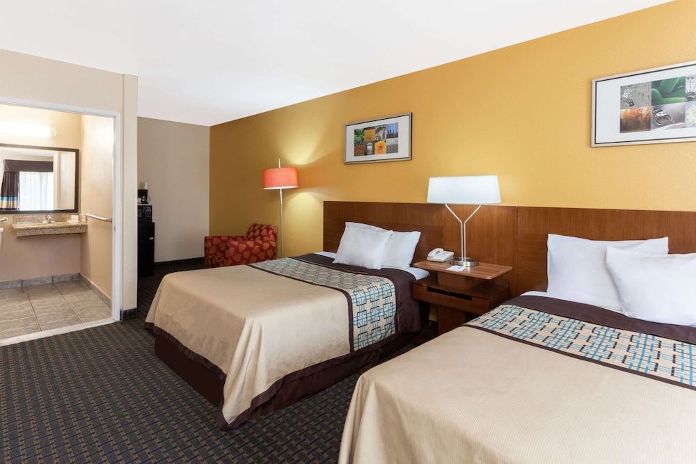 Days Inn by Wyndham Mission Valley-SDSU 2
