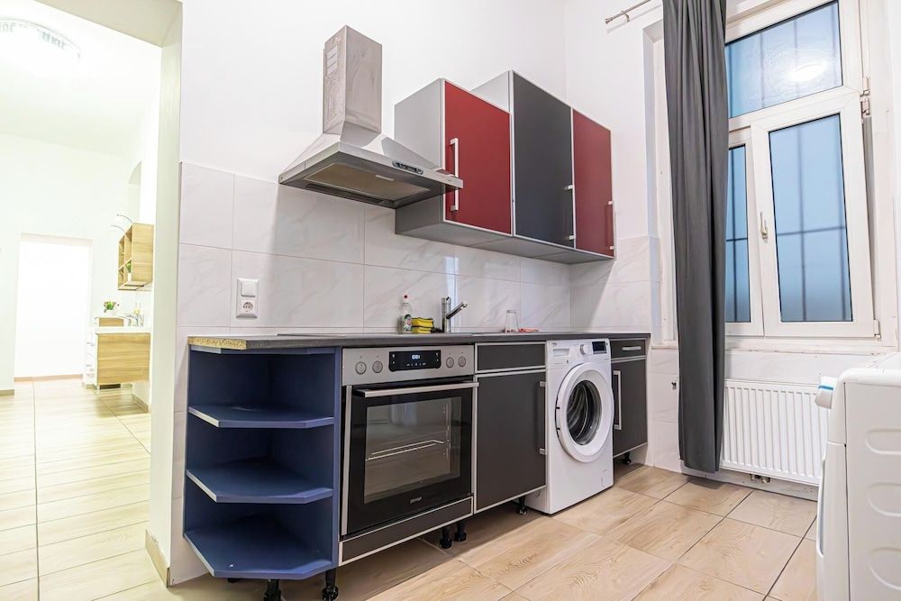 Large 5BR Central Flat Near Augarten 1