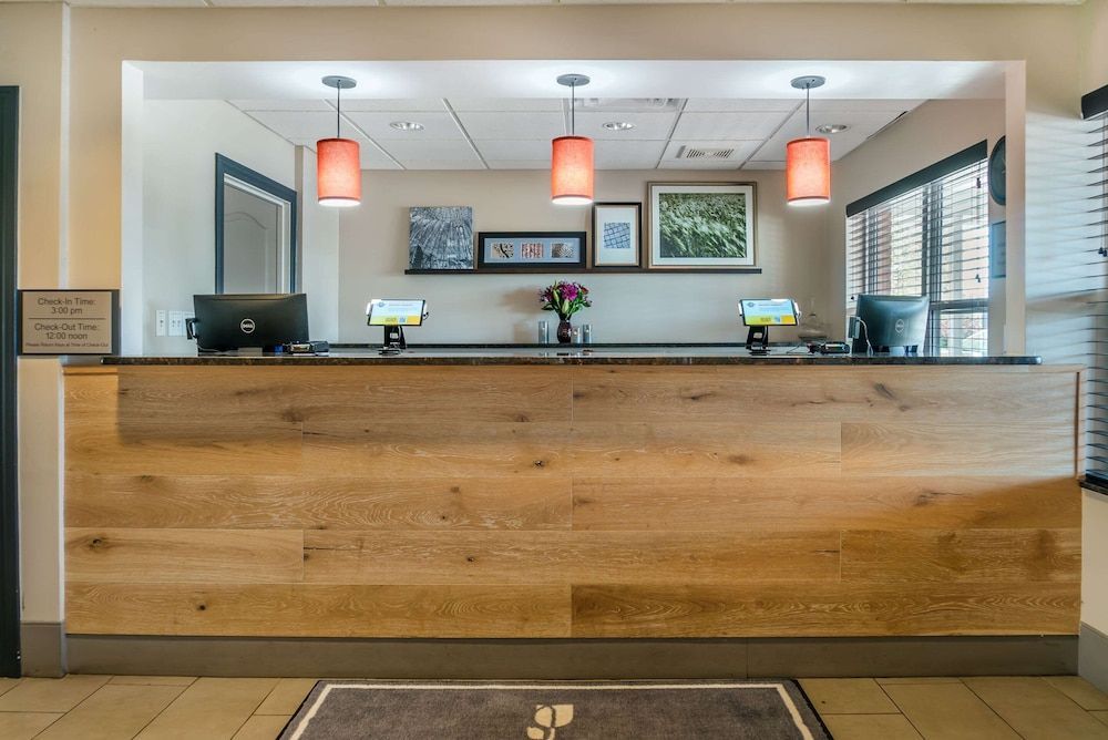 Country Inn & Suites by Radisson, Rossford - Toledo South 2