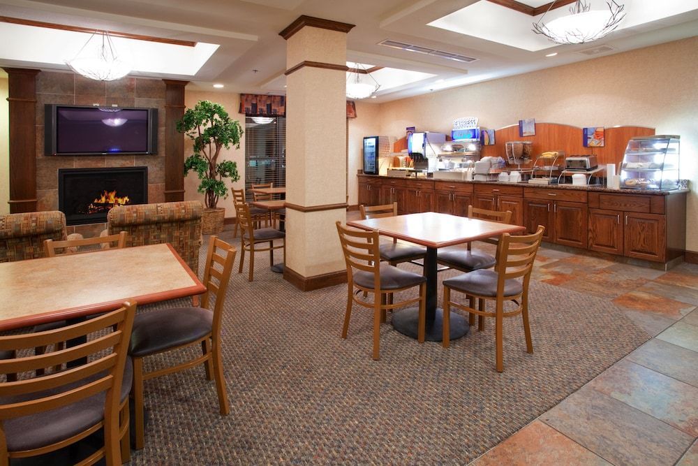 Holiday Inn Express & Suites SALT LAKE CITY-AIRPORT EAST by IHG 1