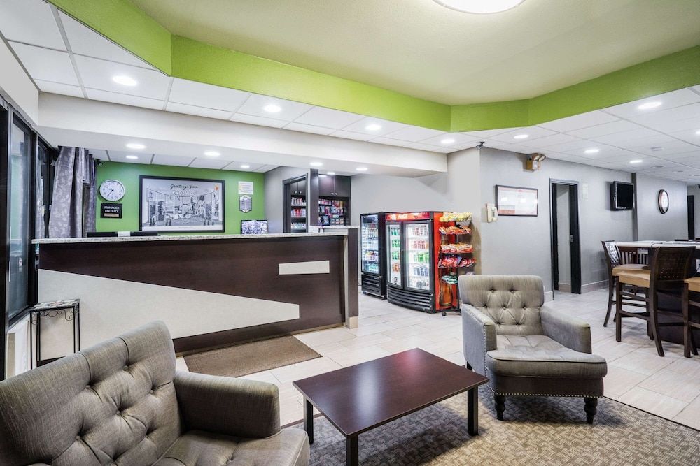 Super 8 by Wyndham Knoxville West/Farragut 2
