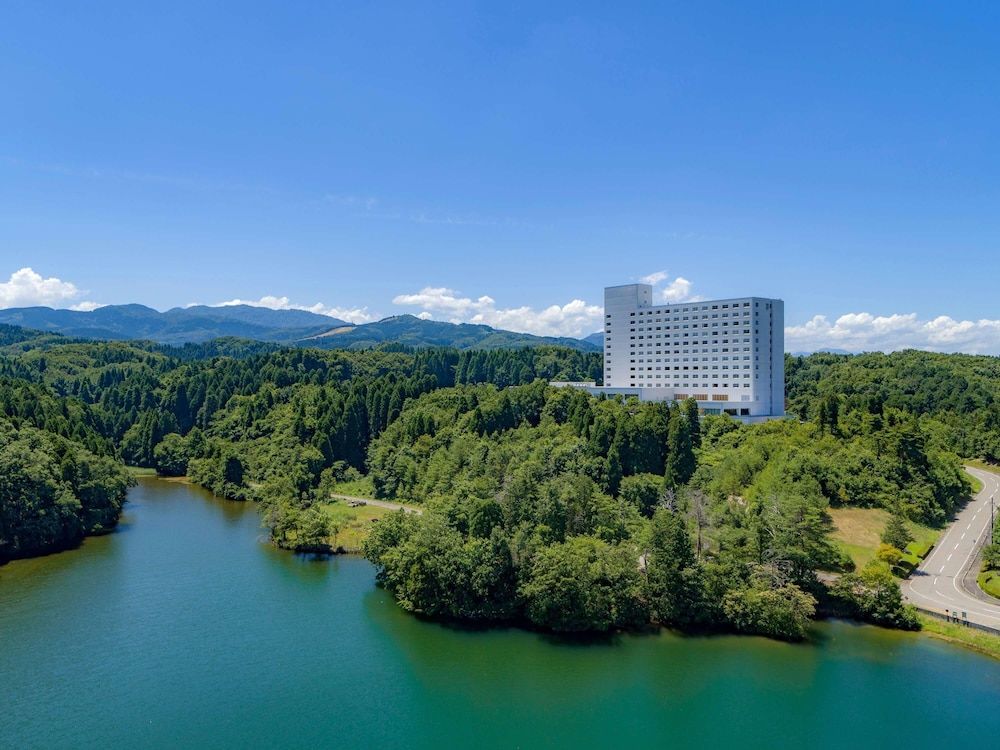 Mercure Toyama Tonami Resort & Spa 1