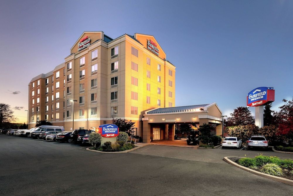 Fairfield Inn & Suites Woodbridge 1