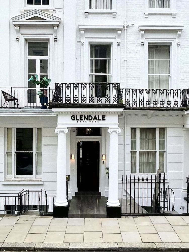 Glendale Hyde Park Hotel 1
