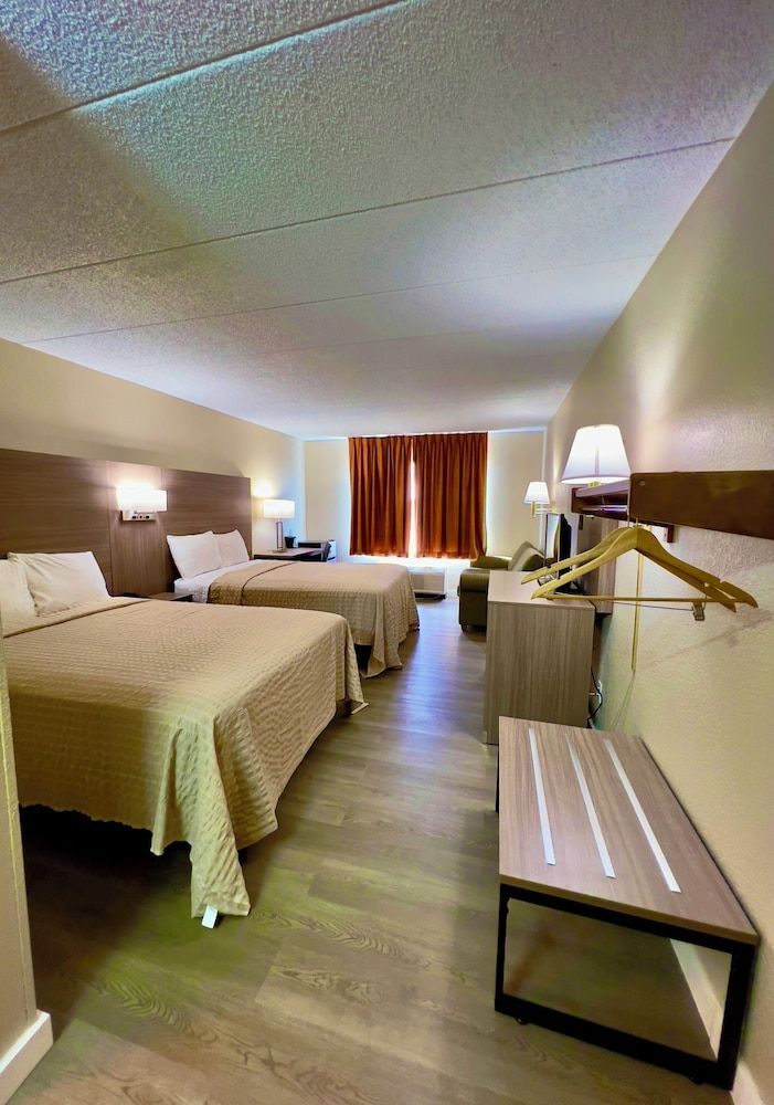 Econo Lodge Willowbrook 2