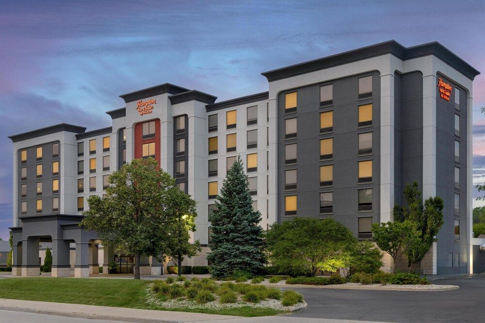 Hampton Inn & Suites by Hilton Windsor 1
