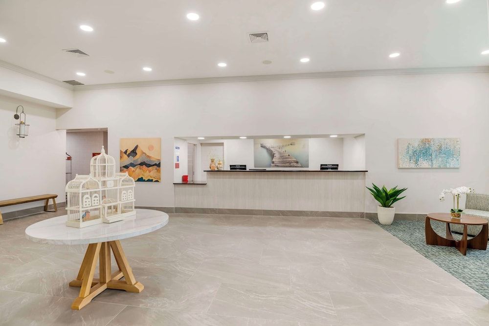 Best Western Plus Crossroads Inn & Suites 2