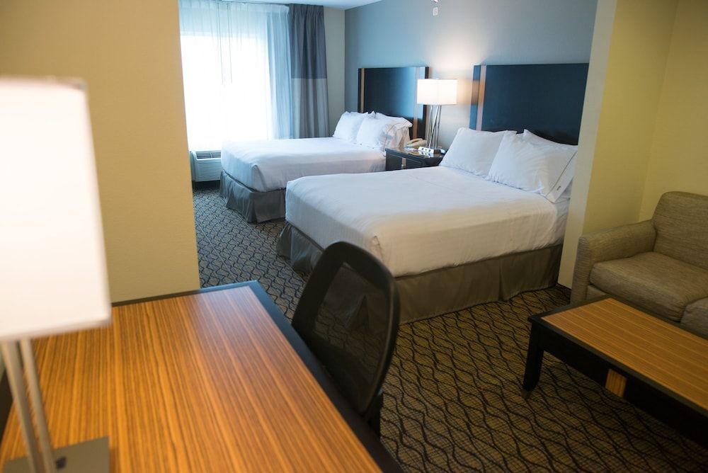 Holiday Inn Express & Suites CHANHASSEN by IHG 2