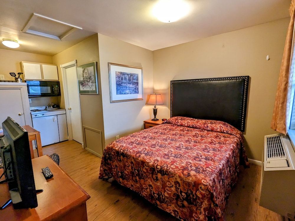 Bridge of The Gods Motel, Cabins & RV Park 2