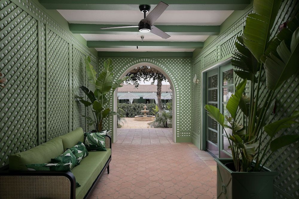 The Colony Palms Hotel and Bungalows - Adults Only 2