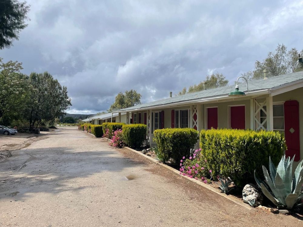 Sierra Pelona Motel 1