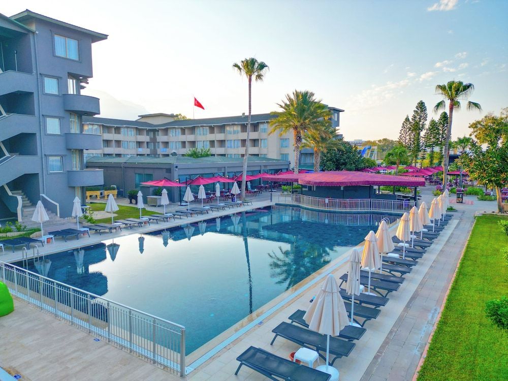 Senza Sunset Beach Hotel 1