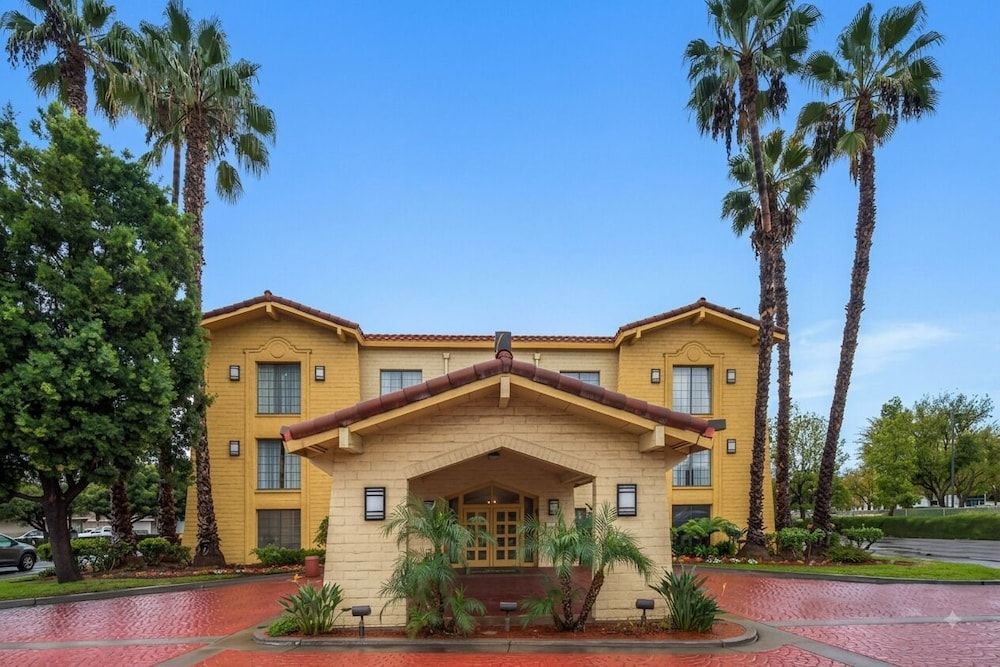 Days Inn by Wyndham San Diego Vista 1
