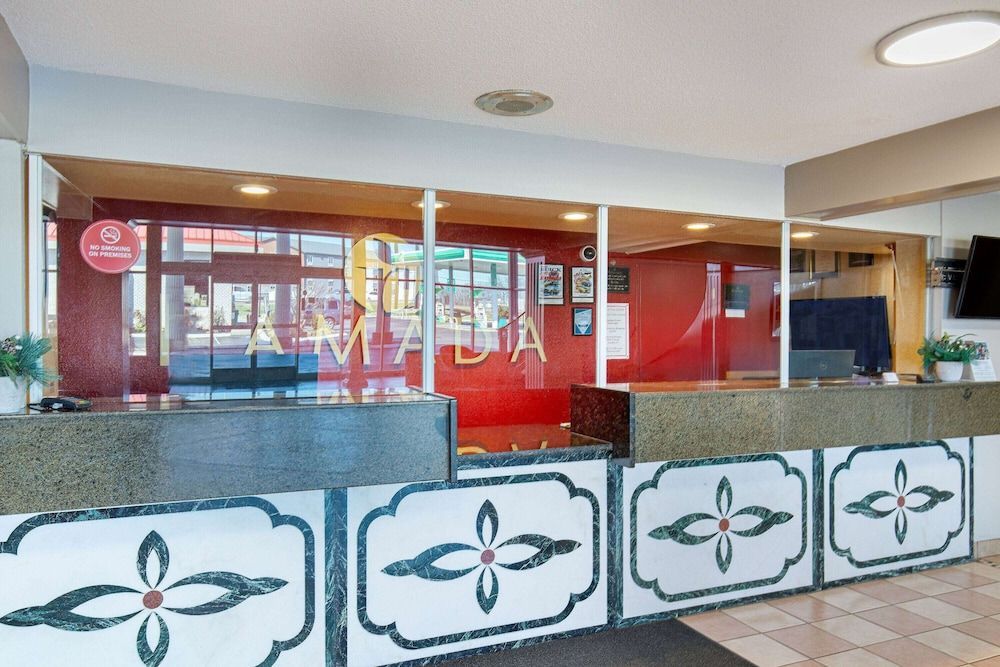 Ramada by Wyndham Bowling Green 2
