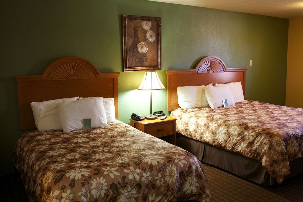 Coach Light Inn 1
