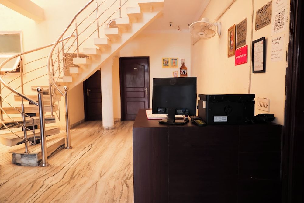 Roomshala Hotel Green Valley 1