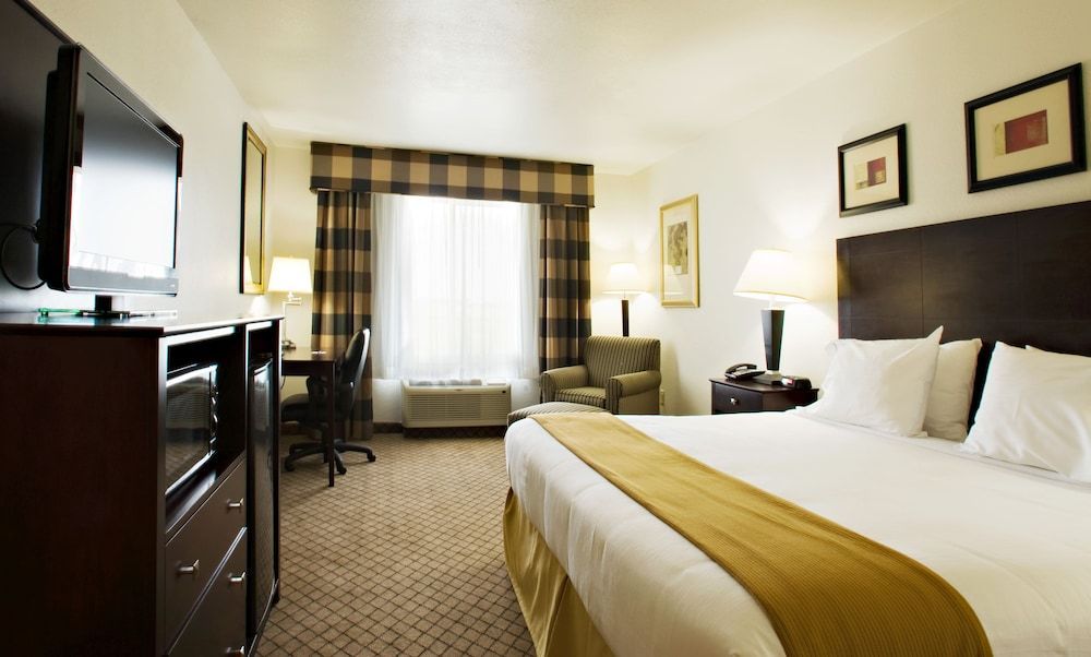Holiday Inn Express & Suites CHILDRESS by IHG 2