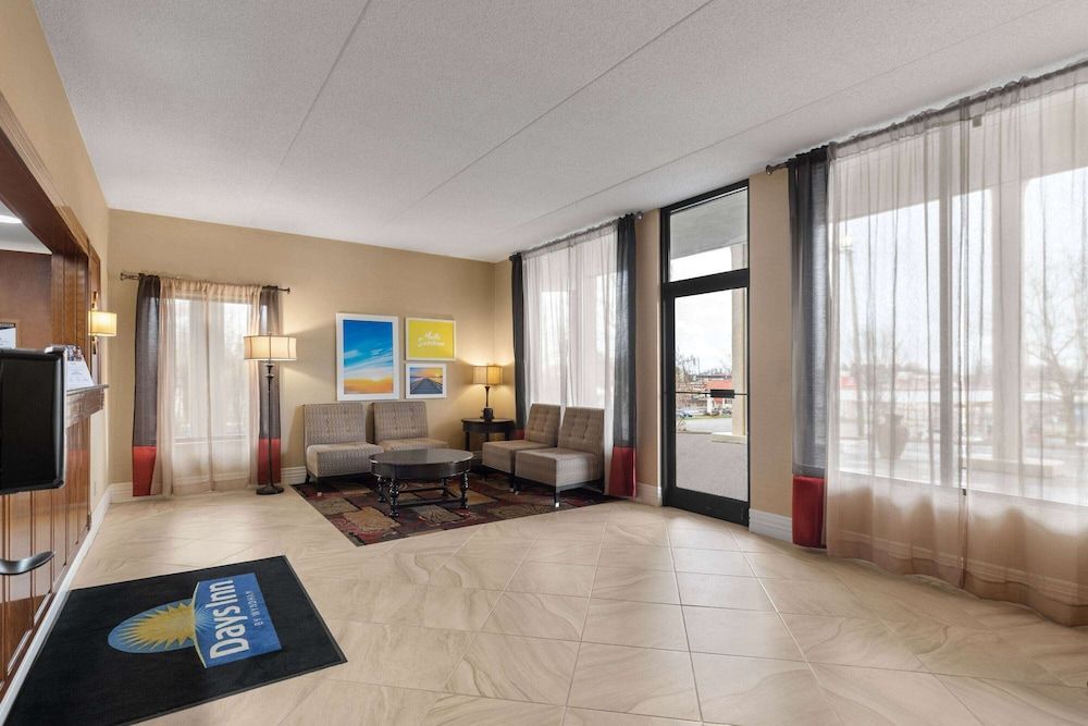 Days Inn by Wyndham Columbia Kentucky 2